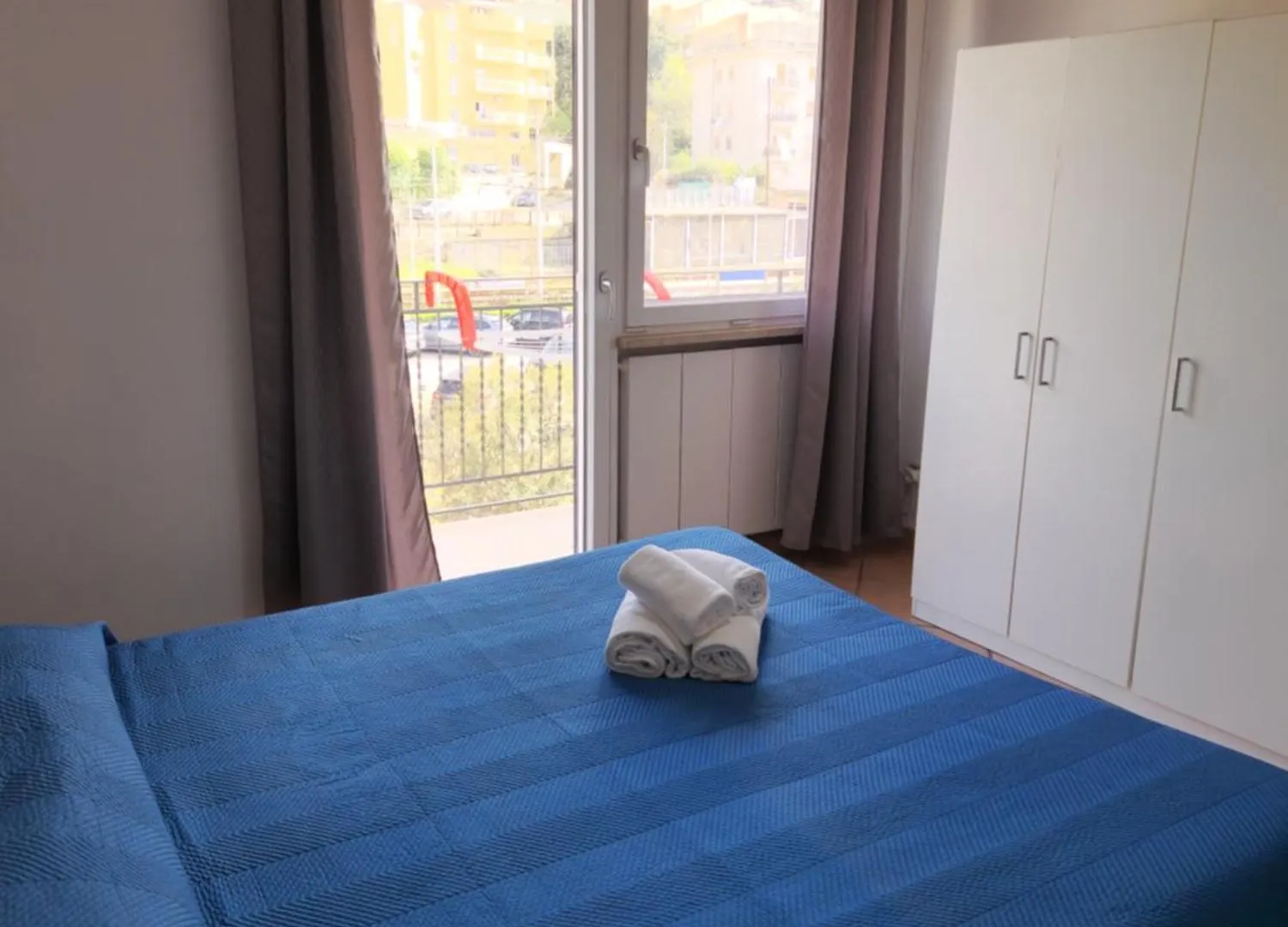 Rocksea Central Cefalu 0*,