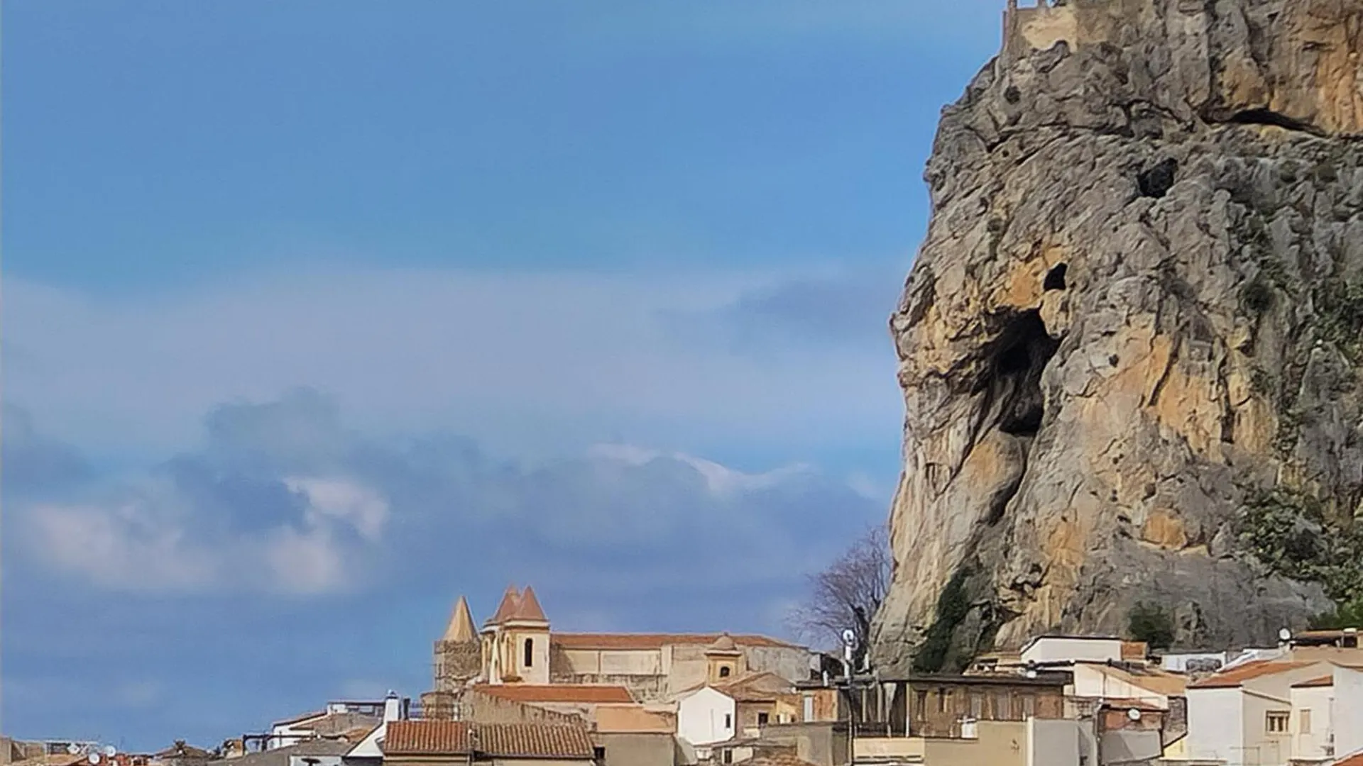 Rocksea Central Cefalu 0*,  Italy